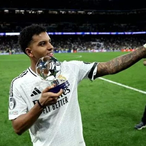 Lập siêu phẩm, Rodrygo sánh vai với 3 huyền thoại Real Madrid